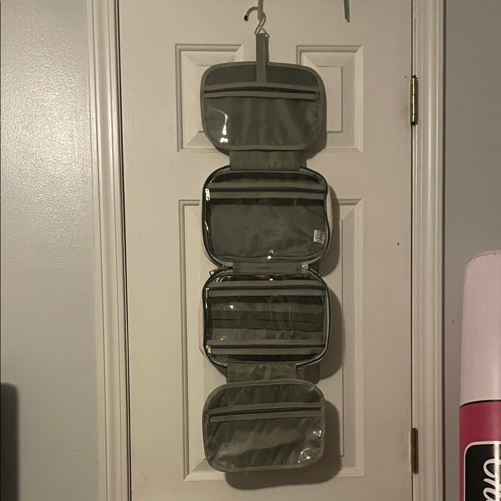 Green Travel Hanging Organizer